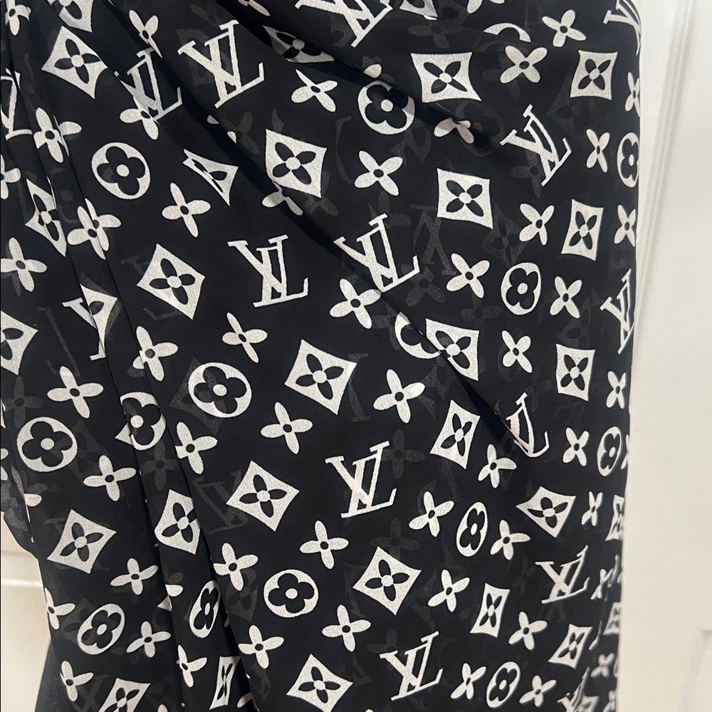 (( not authentic))NEW❤️LV Chiffon Shawl - Picture 3 of 17